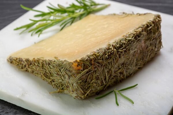 Queso de tomelloso curado con romero