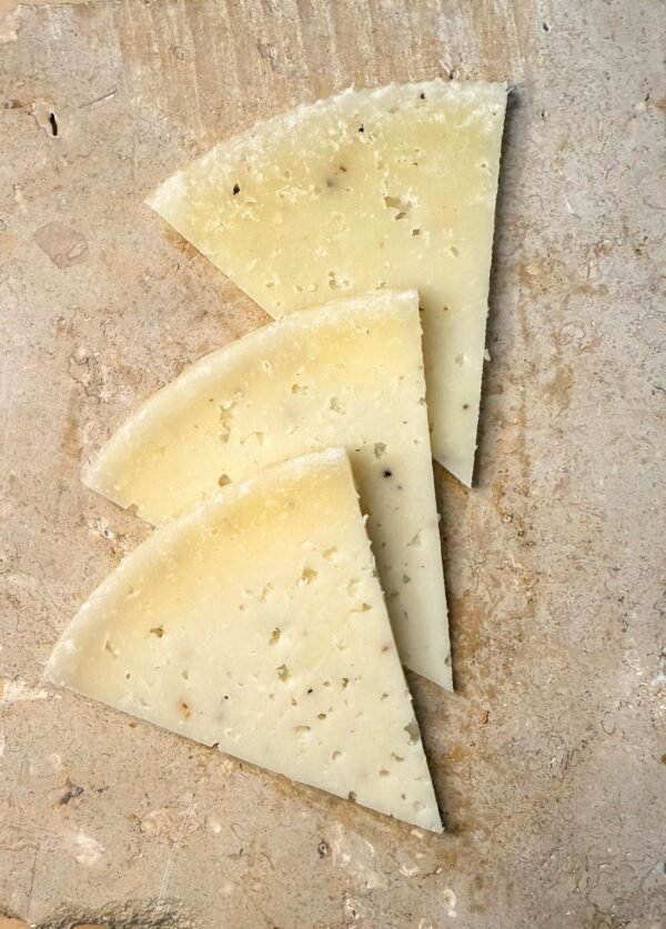 Queso de oveja semicurado trufado - Imagen 4